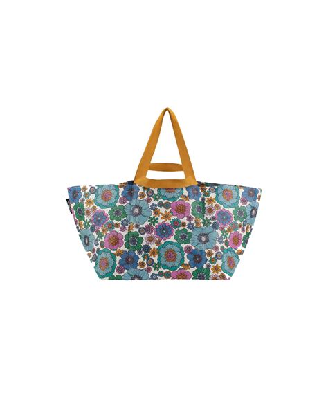 15 Big Beach Bags That’ll Hold Their Own (And Everything Else) - NZ Herald