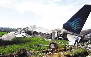 印尼空难21人丧生 客机着陆时起火发生爆炸_新闻中心_新浪网
