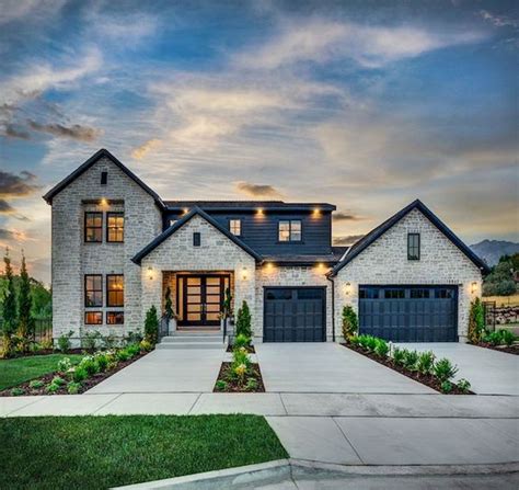 33 Beautiful Modern Farmhouse Exterior Design Ideas (4 (With images ...