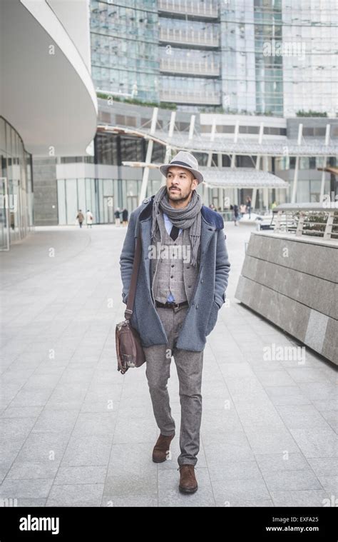 Businessman Walking 的图像结果