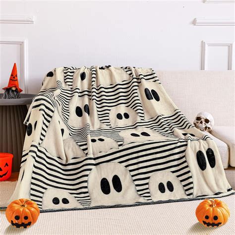 Amazon.com: FuWeave Halloween Throw Blanket Cute Rustic Ghost Flannel ...