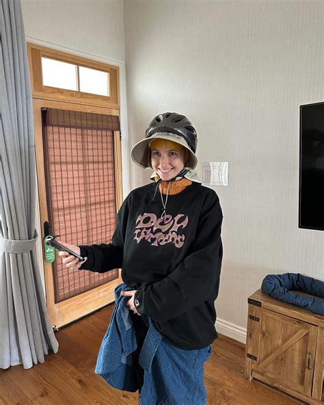 Tessa Violet | Dev Lemons | Instagram