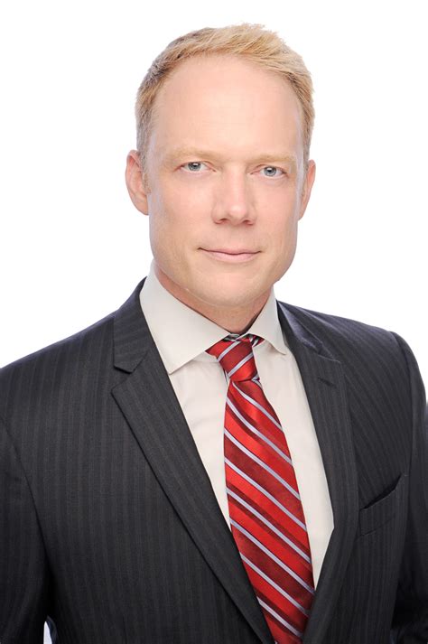 Business Person Headshot 的图像结果