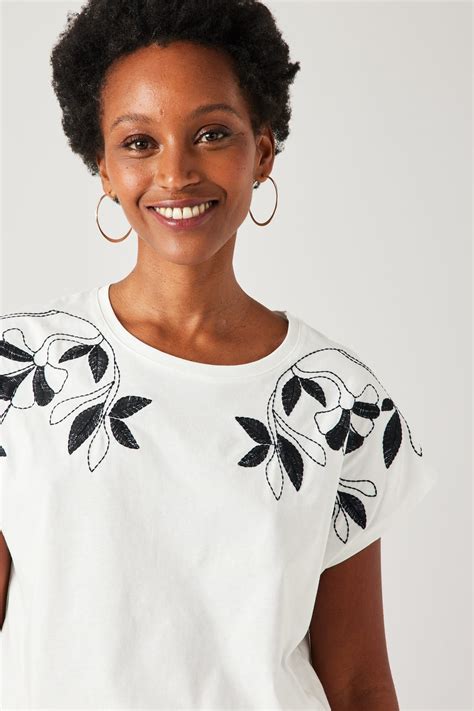 Embroidered t-shirt - Ecru