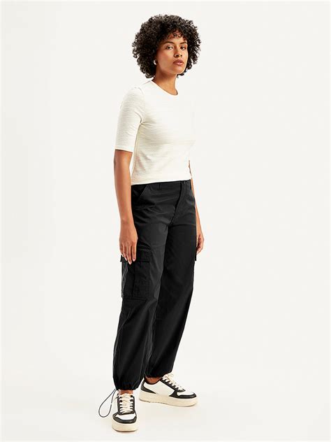 Women's Mid Rise Baggy Fit Cargo Trousers – Levis India Store