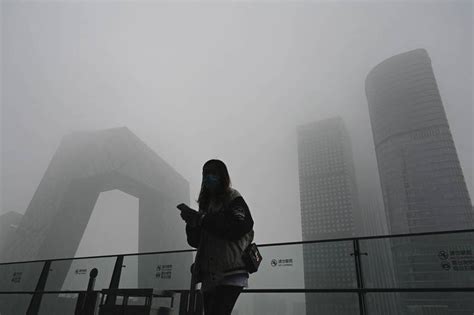PM2.5來襲！北京「伸手不見五指」 官方：民眾燒秸稈 - 國際 - 自由時報電子報