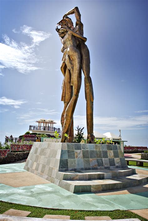 Puntan Dos Amantes and the Tale of the Two Lovers Statue