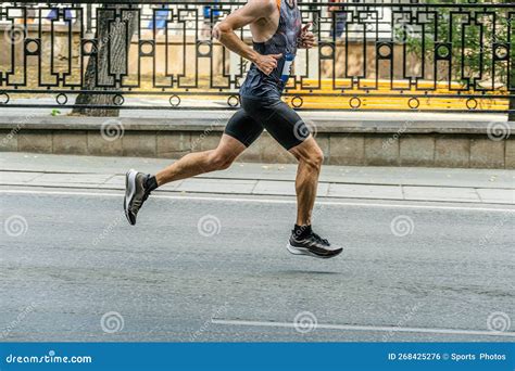 Male Runner Running 的图像结果