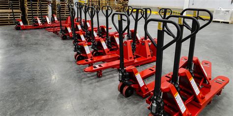 Manual Pallet Jacks 101: Guide to Acquiring and Using Pallet Jacks