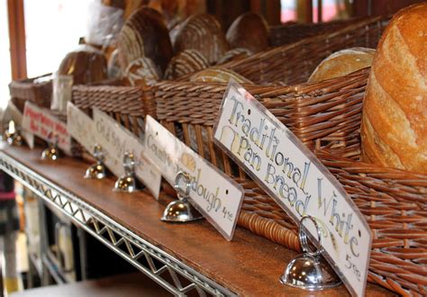 Where the Locals Specialize in Home Made 的图像结果