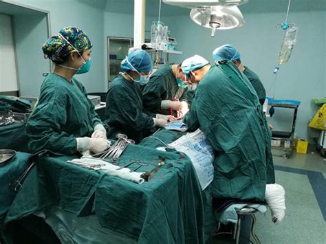 外科医生图片-手术室做手术的医生素材-高清图片-摄影照片-寻图免费打包下载