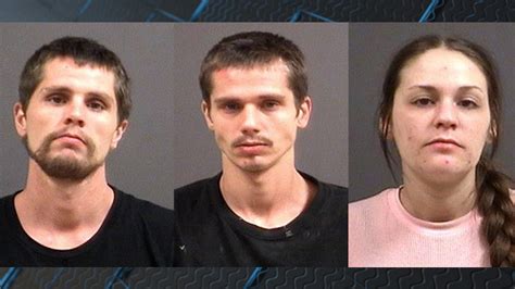 Police arrest 3 suspects in knife-wielding robbery