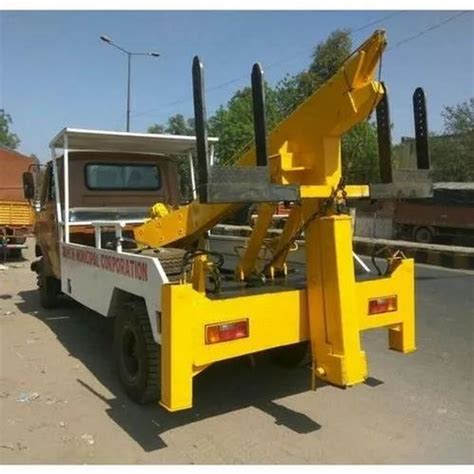 Mild Steel Recovery Van - Bisariya Hydraulic Recovery Van Manufacturer ...