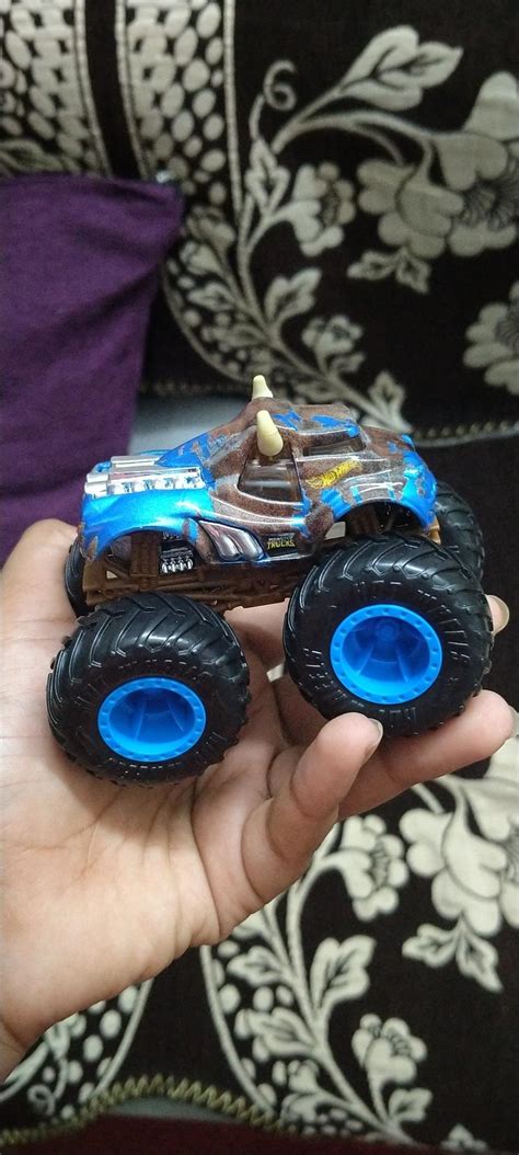 Hot Wheels 1 :64 Scale Demolition Doubles Loco Punk VS Pure Muscle ...