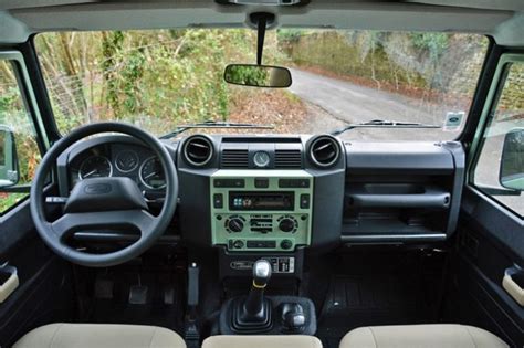 Land Rover Defender : 70 ans après, un 4x4 7 places d’occasion Premium