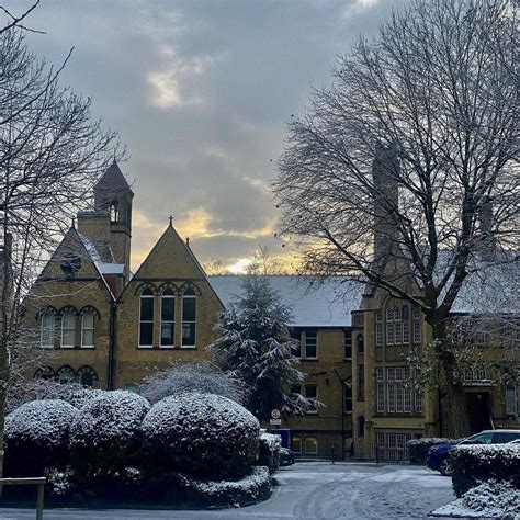 University of Manchester Overview 2025 | Courses & Fees