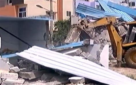 Bengaluru: BBMP mayor stops construction work by big builder for ...