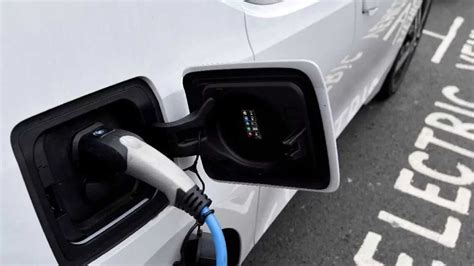 Centre to build 5,833 new EV charging stations along national highways