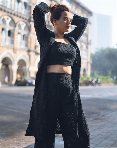 DAISY CROP TOP – The Calico Knots - Sustainable, Subtle & Timeless