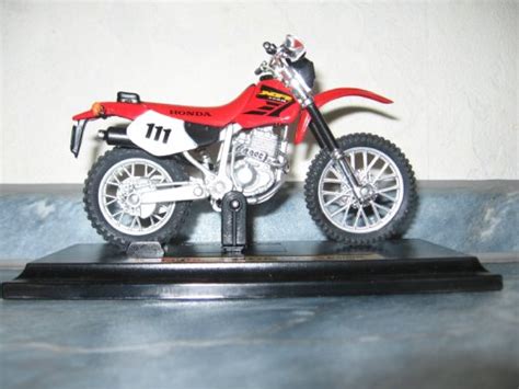 Maisto 1:18 Honda F6C (Colours may vary) : Amazon.in: Toys & Games