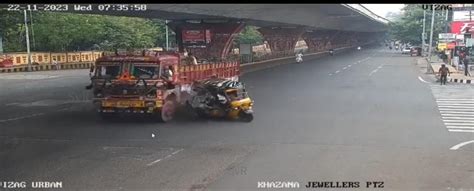 Visakhapatnam: Eight students injured after lorry hits auto-rickshaw