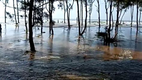 Panic grips Odisha villagers as sea surge breaches coast again