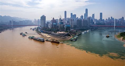 重庆两江交汇处现“鸳鸯锅”景观 - 图片 - 海外网