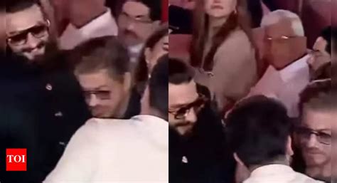 Shah Rukh Khan stands up from his chair to hug Ranbir Kapoor and ...