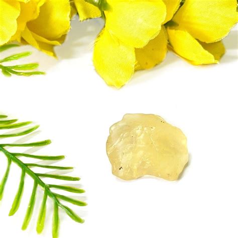 Libyan Desert Glass Online - Talk to Crystals