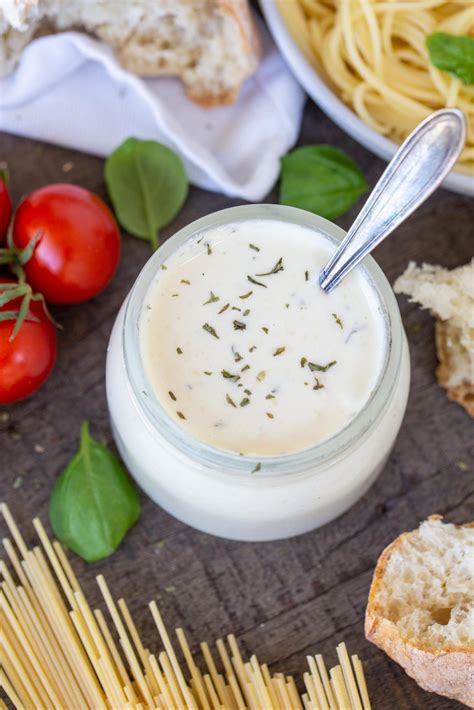 Easy Alfredo Sauce (5 Minutes) - Momsdish