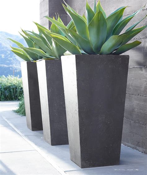 Beautiful 8 Modern Outdoor Planters for Your Front Porch | Modern ...