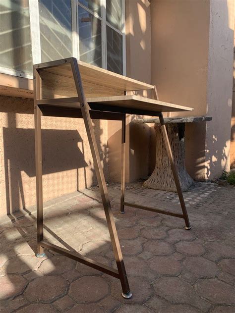 Computer Table Two Layers 的图像结果