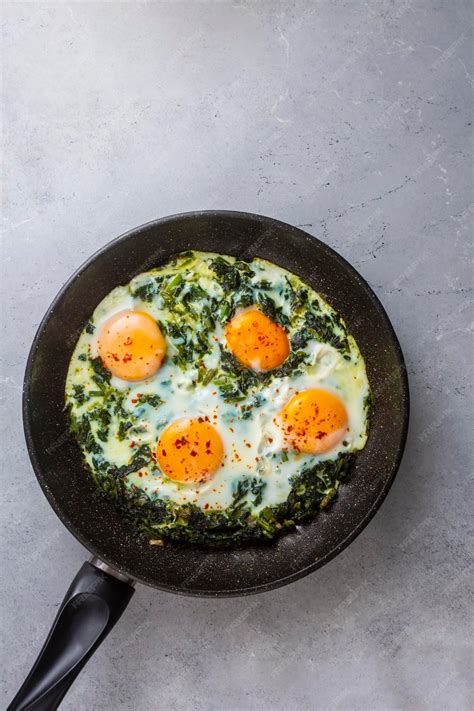 Premium Photo | Turkish food spinach with egg. turkish name; ispanakli ...