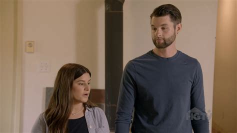 Woman who is flipping an 'abandoned hoarder house' discovers enormous SAFE