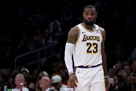 LeBron James vs Kobe Bryant: Two Lakers icons compared based on stats ...