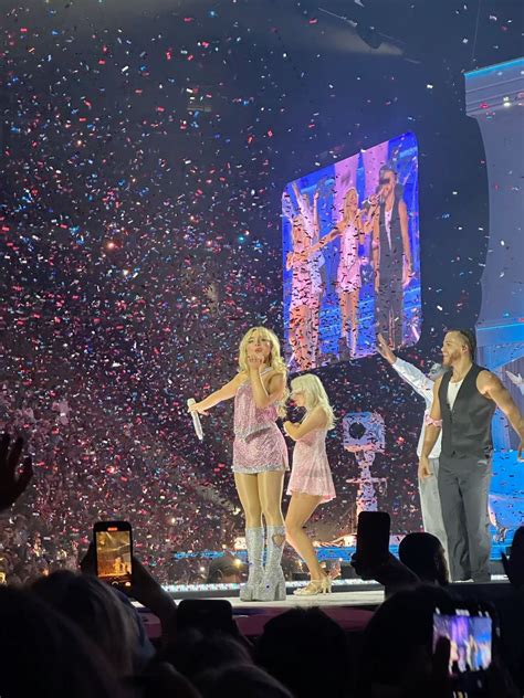 Pin by NimmyNims on Sabrina🌸 in 2025 | Sabrina carpenter, Dream concert ...