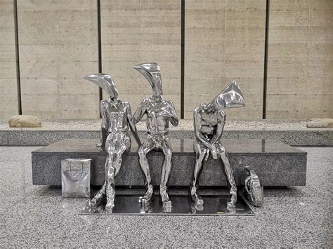 城市景观不锈钢雕塑的艺术特征-宏通雕塑