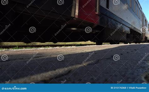 Local Train Below 的图像结果