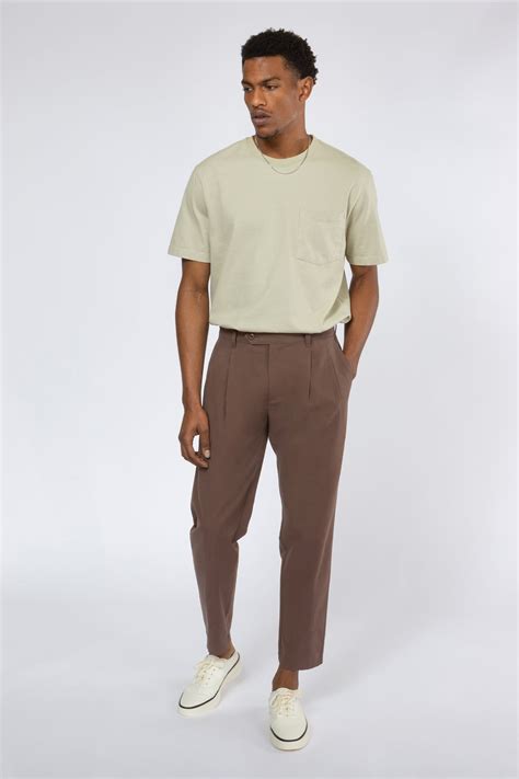 Loose fit with slightly tapered leg• Double pleated front• High rise ...