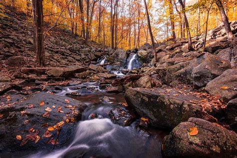Autumn waterfall. (Hacklebarney State Park, NJ) [3000x2000] : r/AutumnPorn