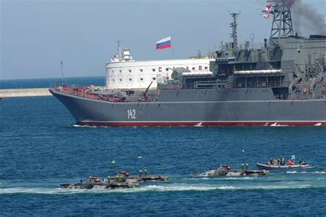 До 20 кораблей ВМС Украины могут войти в Черноморский флот РФ - Delfi RU