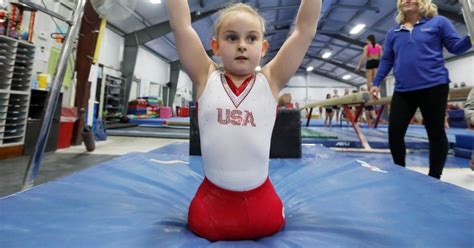 उम्र सिर्फ दस साल मगर हौसला कमाल का है, बिना पैरों की नन्हीं जिमनास्ट ...