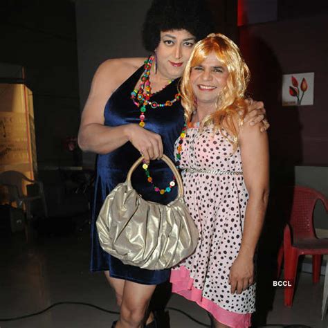 Vindoo Dara Singh and Mika Singh disguised as women on the sets of the ...