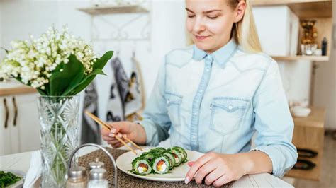 Can Pregnant Women Eat Sushi? An OB-GYN Says Some is Safe - Motherly