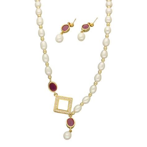 Celestia Crest Pearl Necklace Set