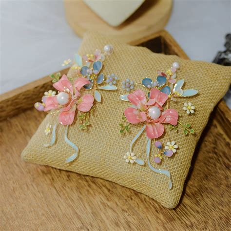 Vidia Earrings – The Vintage Snob