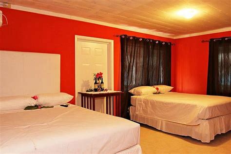 TWO TURTLES INN (Great Exuma, Bahamas) - Inn Reviews, Photos, Rate ...