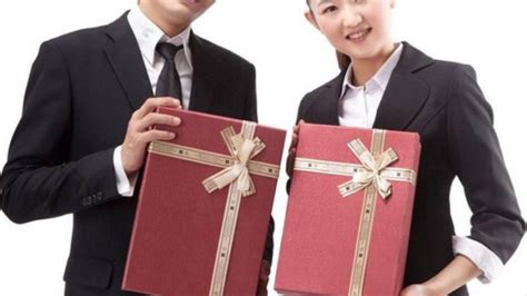 春假送什么礼物好最新素材