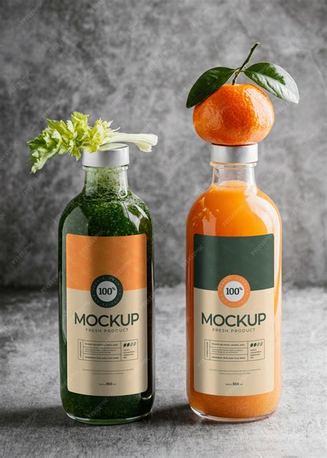 Premium PSD | Clear glass bottle mock-up with healthy fruit juice