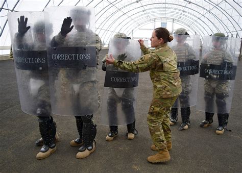 Course focuses on detention training | Article | The United States Army